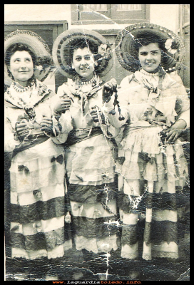 Carnaval  1946
Carnaval  1946. Martina Santiago, Milagros y Sagrario Tacero
Keywords: Carnaval