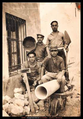 obreros
Haciendo zanjas para el alcantarillado año 1963.
José Pedraza, “cañuelas” “cascarrias” y ¿?

Keywords: el alcantarillado