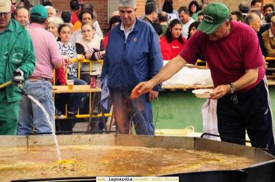 31 de Mayo de 2008. Paella popular organizada por la Peña Taurina "Los Timbales"
El colorante...
