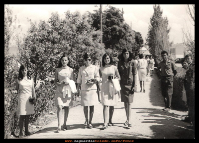paseando
Paseando por el paso del Norte, Loli, Mari Valle, Inés Orgaz, Magdalena Puerta y Basi Muñoz.
Año 1969.
Keywords:  el paso del Norte