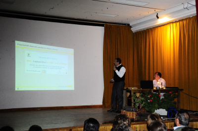 17 de Mayo de 2008. Presentación de Proyecto Tupi en el Centro Social de La Guardia
Nauta, en un momento de su presentación de Proyecto Tupi
