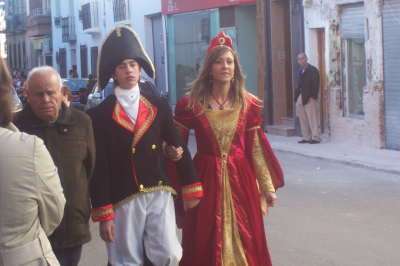 10 de Febrero de 2007. Desfile de Carnaval. Participantes locales emulando a ¿Napoleón y Josefina...?
