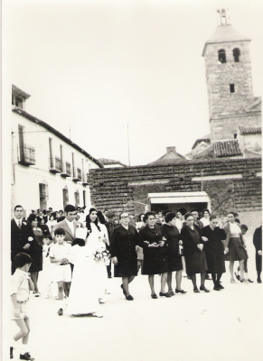años 70 boda de Manoli y Tomas
depues de la ceremonia en la plaza

