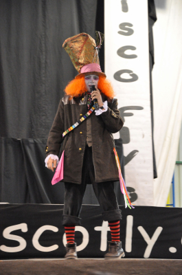 Iván, presentador del desfile infantil
Desfile de carnaval infantil el sábado por la tarde en el pabellón. 16-2-13
Keywords: Iván, carnaval infantil 2013