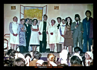 Representacion de teatro en La Guardia 1975 ?
Keywords: teatro