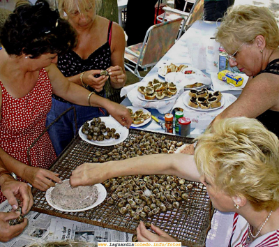 Jean del Castillo - Francia - II - Fiesta de los caracóles en BOMPAS: Preparando los caracoles.
Una especialidad de la Cataluña Francesa : los caracoles asados en su baba con manteca y alioli ( aceite y ajo)
 
Keywords: Jean del Castillo - Francia - Jean y Yolande