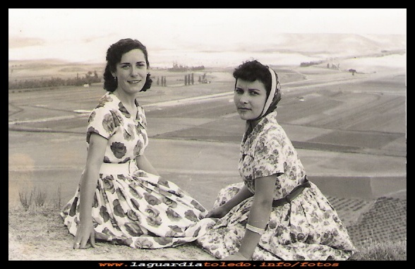 27 de Septiembre del 1958. Boni y Amada Mora posando en el cerro detrás de la ermita del Santo Niño.

Keywords: Vistas desde el cerro