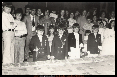 1ª comunión
1ª comunión de, Juan Carlos  Mascaraque y  Juan José  Nuño, año 1974.
Los dos primeros niños, empezando por la izquierda.

Keywords: Comunión