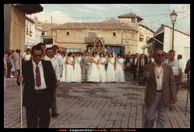 25 sep 1984
Procesión del  Santo Niño a su paso por la plaza Mayor, 25 de Septiembre del 1984.
FIESTA, CELEBRACIONES Y TRADICIONES: Fiestas patronales 1984
Keywords: Procesión del  Santo Niño