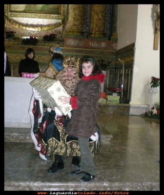 Ana
Ana Nuño, recogiendo un regalo, de  manos del rey Gaspar, año  2009
FIESTAS, CELEBRACIONES Y TRADICIONES: Las Navidades
Keywords: Ana regalo rey Gaspar