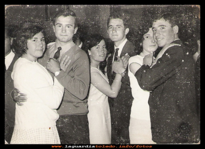 Bailando
Baile en el salón de Gervasio, año 1965.

Keywords: Baile en el salón de Gervasio