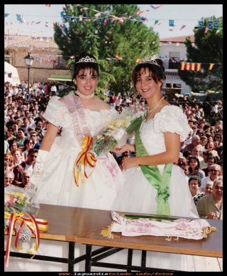 Damas de honor
Cristina Tacero y Gema Goñiz 24/09/1993
FIESTAS, CELEBRACIONES Y TRADICIONES: Fiestas patronales 1993
Keywords: fiestas 1993 damas