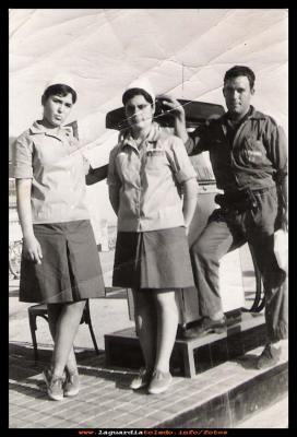 El Llano
Marisa y Anuncia  junto a Ángel de  (Tembleque) en la  estación de servicio “El Llano”  año 1965. 

Keywords: estación de servicio