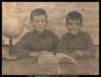 Hermanos en el cole
Inocente y Ángel  Orgaz,  año 1943

