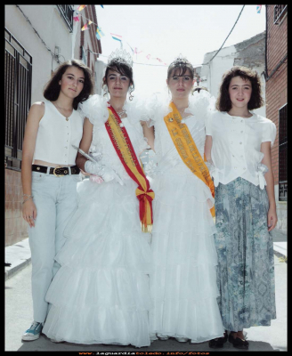 Las Amigas
Alicia Morales, Isabel Largo (reina) Esther Tacero (dama) y Mª Eugenia Ruíz
durante las fiestas de 1991

Keywords: fiestas 1991