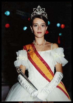 Reina de las fiestas 1999
Mª de los Ángeles Mascaraque Mascaraque, reina de las fiestas patronales del año 1999.

Keywords: Reina de las fiestas