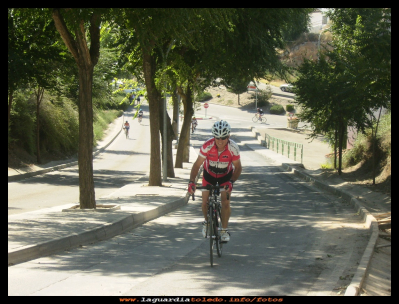 Vuelta ciclista
Vuelta ciclista a Toledo,  Subiendo la cuesta Nueva a su paso por La guardia. 29-9-2010 
Keywords:  Vuelta ciclista