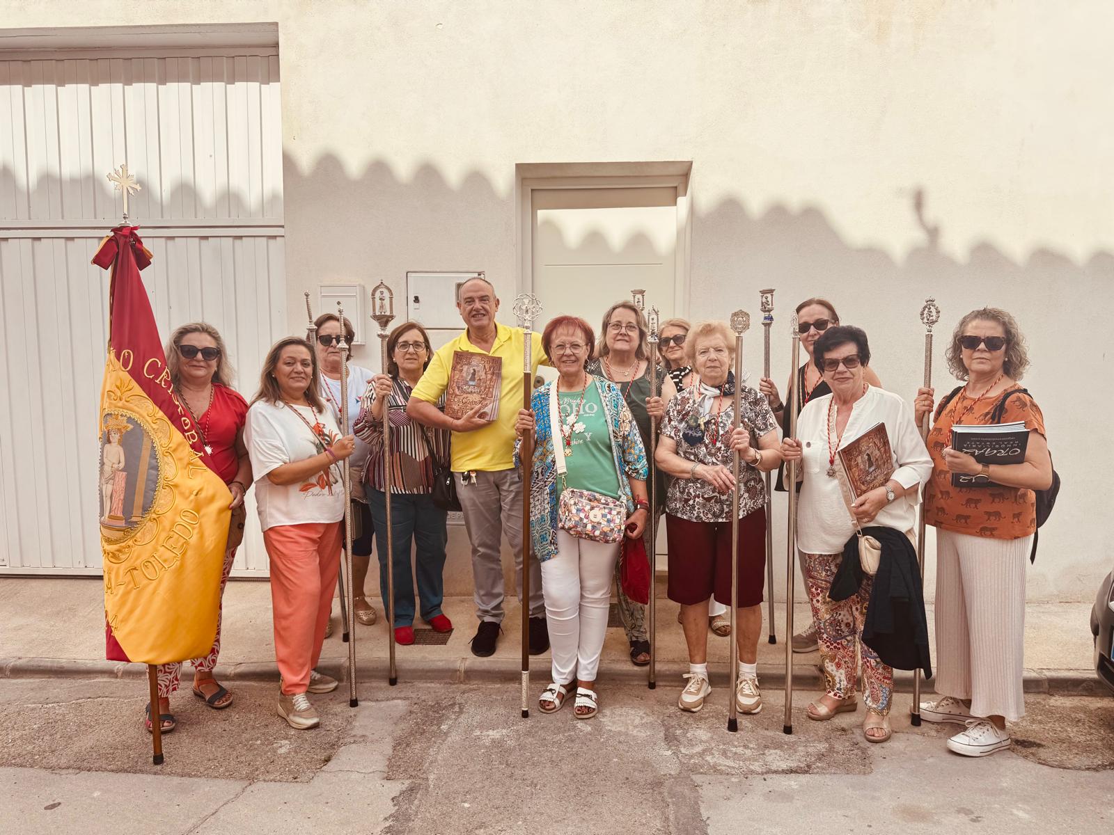 Reparto de programa 2025 por la Cofradía del Santo Niño