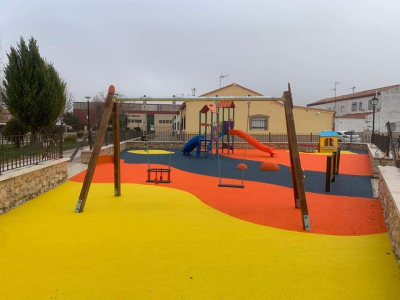 Restauración del parque infantil
Nuevo parque infantil en las casitas Nuevas que reabre hoy 20-12-2020. A cuidarlo todos!!!! 
