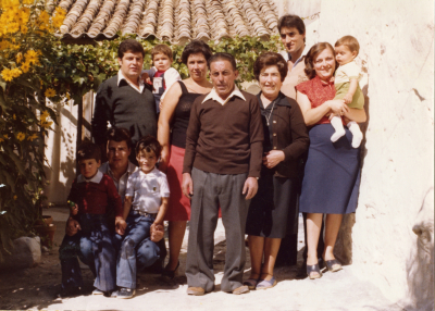 FAMILIA FERNANDEZ HERNANDEZ
FOTO FAMILIAR ALLA POR EL AÑO 1979 FALTAN ALGUNOS MIEMBROS DE LA FAMILIA
EL CURSO DE LA VIDA: Las familias
Keywords: LA FAMILIA