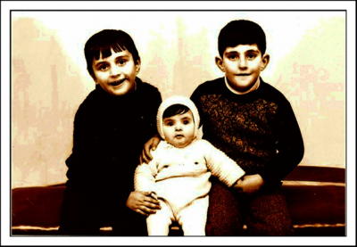 Familia Martín-Tembleque Tejero
Juán Ángel Martín-Tembleque Tejero, Jose lucio y Yolanda, año 1976. Esta foto se hizo en el antiguo estudio fotográfico que teniamos en el pueblo, ubicado en la calle ancha.

Keywords: Martín-Tembleque Tejero