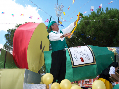 Carroza de las fiestas
FIESTAS, CELEBRACIONES Y TRADICIONES: < Fiestas patronales 2010

