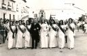 Reina y damas de honor en la procesión de 1971.jpg