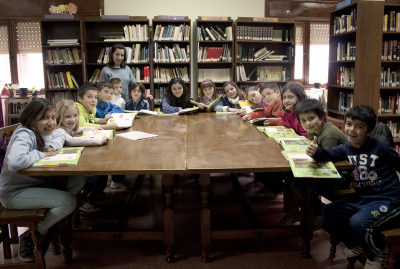 CLUB DE LECTURA INFANTIL.  ( 22 DE Marzo de 2013)
 Al igual que con los adultos, también existe un club de lectura infantil formado por varios chicos y chicas de La Guardia a cargo de la monitora Gema Nogales.
Keywords: club de lectura, biblioteca.