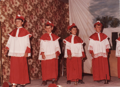 Cancion "Los Monaguillos"
Representación en el Teatro de Jesús de la Canción "Los Monaguillos", fue una actuación previa a una obra de teatro a principios de los 80.
EL CURSO DE LA VIDA: La infancia y niñez
Keywords: CANCION LOS MONAGUILLOS EN EL TEATRO DE JESUS