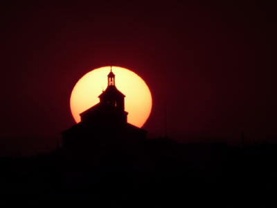 Taller de fotografía 27-6-15
Foto puesta de Sol sobre iglesia de la Guardia en taller fotografia Juan Luis Redajo
