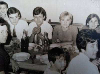 Año 1968. Amigos de boda en casa Cepa
