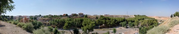 Panorámica del barrio del Arrabal desde las Cuevas de Palacio en el formato de visualización interactivo con controles
