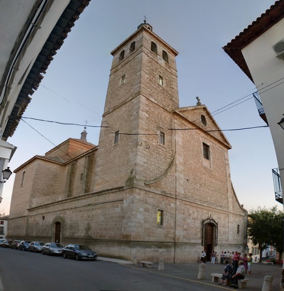 La iglesia de día en el formato de visualización interactivo con controles
Pulsa - para ver a la iglesia en su totalidad
Pulsa + para hacer zoom a detalles de la imágen
Pulsa flecha arriba, abajo, derecha e izquierda para moverte por la foto
