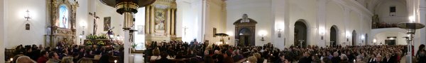 Panorámica de 270º de la procesión del Viernes Santo en la Iglesia. 22-04-2011
