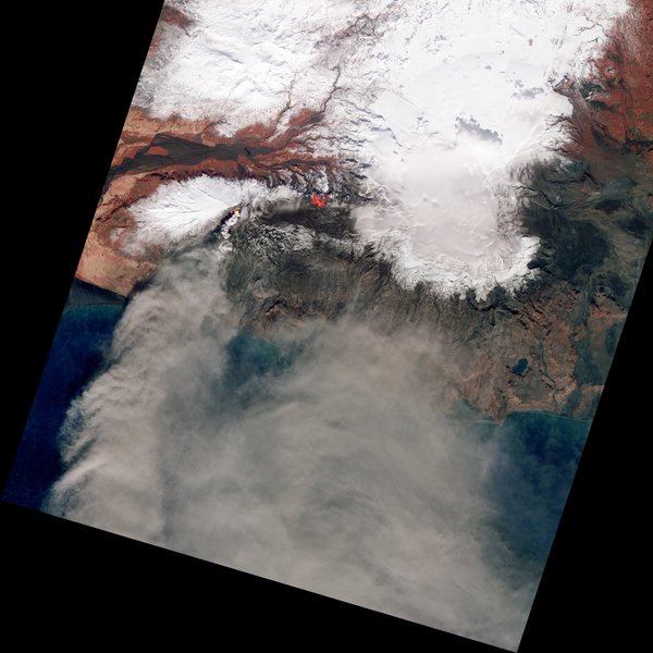 Foto gentileza de la NASA del volcán islandés cuyas cenizas han provocado que guardiolos se hayan quedado "atrapados" en Londres este fin de semana
Afortunadamente los guardiolos han podido volver a casa sin problemas. La foto es de alta resolución (25 Megapixels) gentileza de la NASA y se ha convertido con el software de visualización de fotos en alta resolución que tenemos en la web  para que con los controles podáis ver por ejemplo haciendo zoom el foco del volcán.
